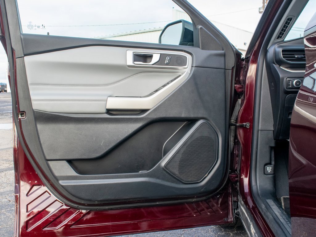 Used 2022 Ford Explorer XLT w/ Equipment Group 202A image 27