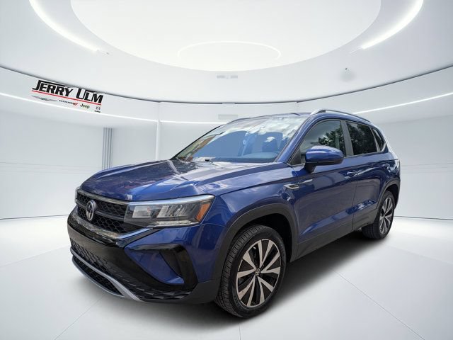 Used 2022 Volkswagen Taos SE w/ Panoramic Sunroof Package FWD image 7