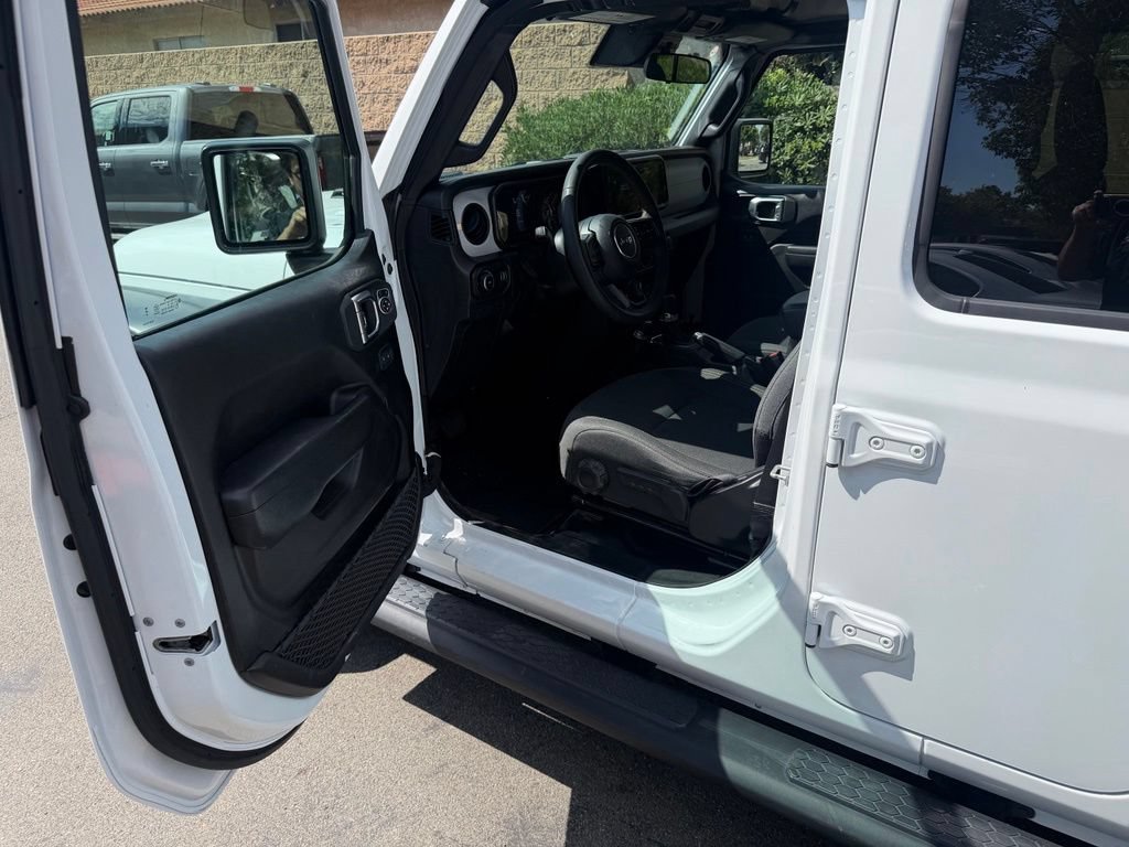 Used 2025 Jeep Wrangler Unlimited Sport AWD/4WD image 16
