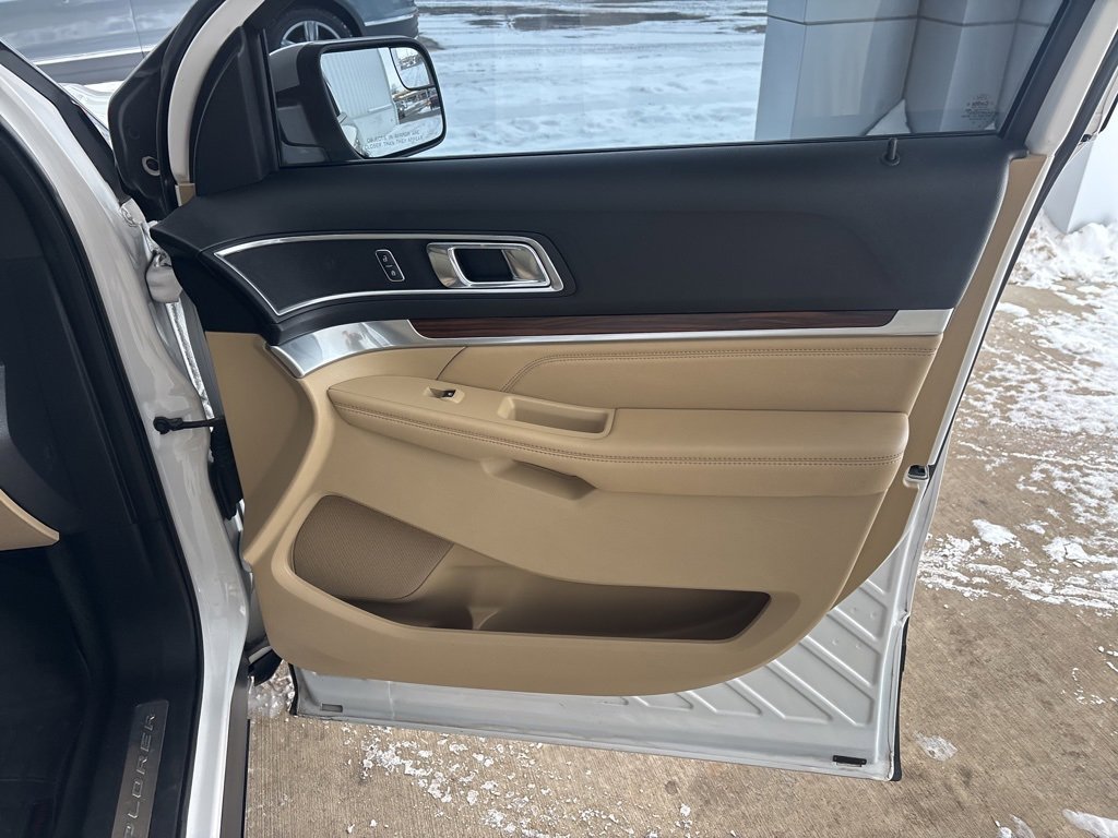 Used 2017 Ford Explorer Limited image 28