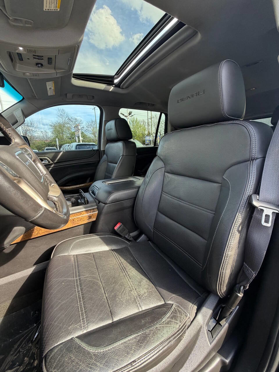 Used 2016 GMC Yukon Denali AWD/4WD image 10