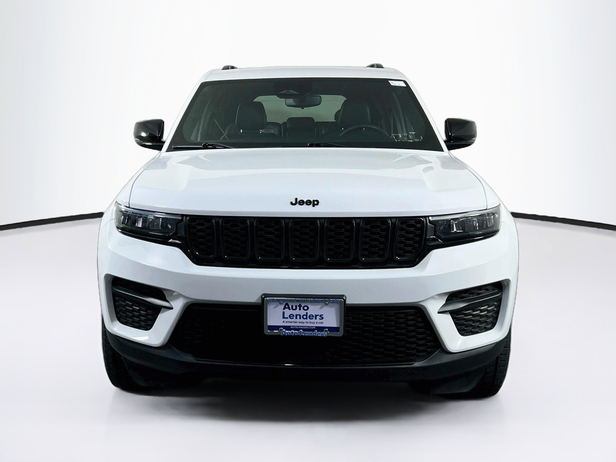 Used 2023 Jeep Grand Cherokee Altitude AWD/4WD image 2