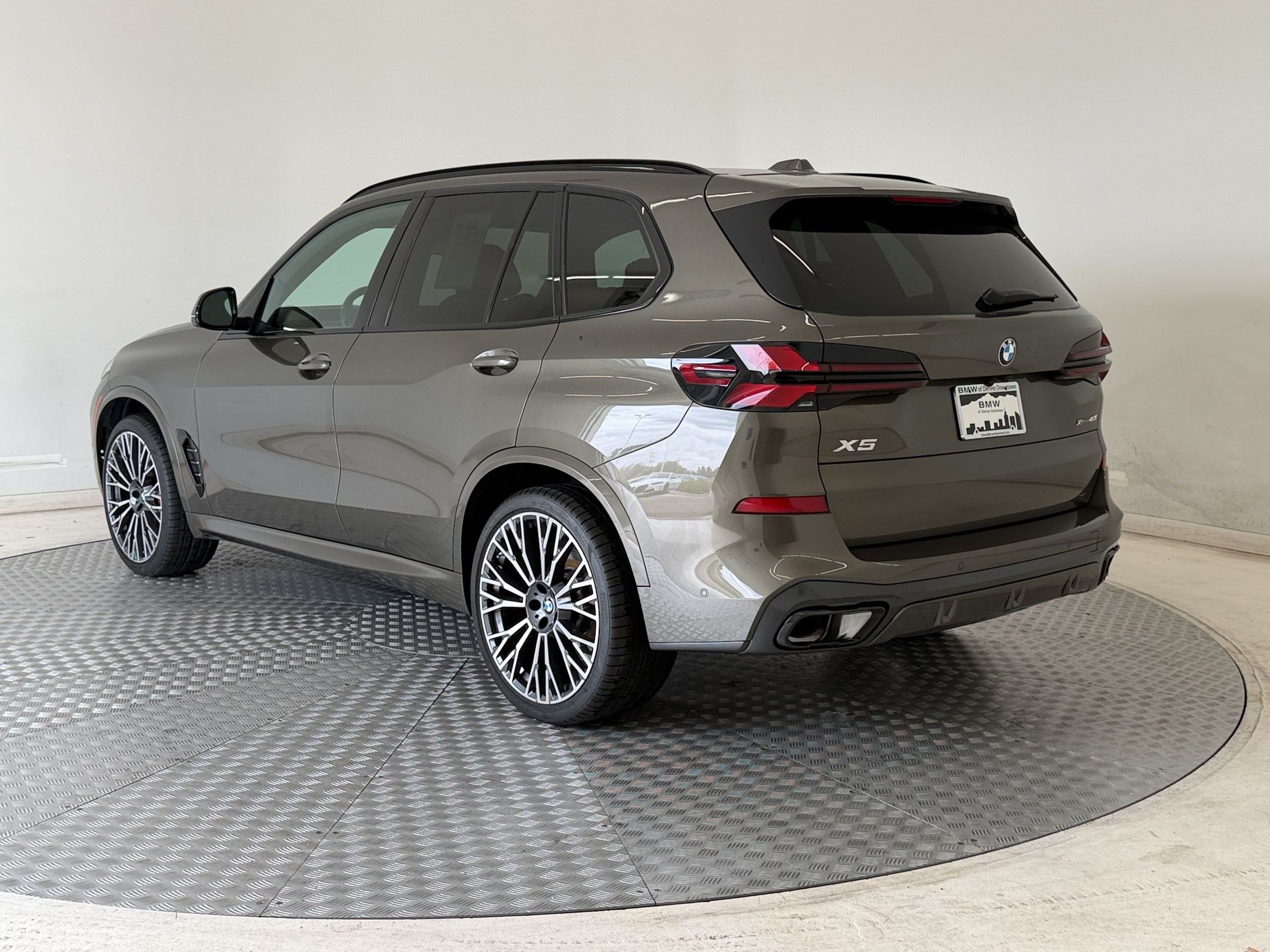 Certified 2026 BMW X5 xDrive40i w/ M Sport Package AWD/4WD image 3