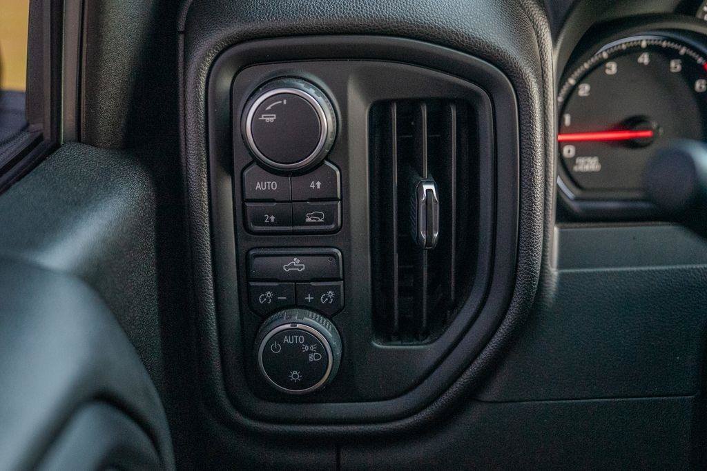Used 2019 Chevrolet Silverado 1500 Custom w/ Custom Value Package AWD/4WD image 29