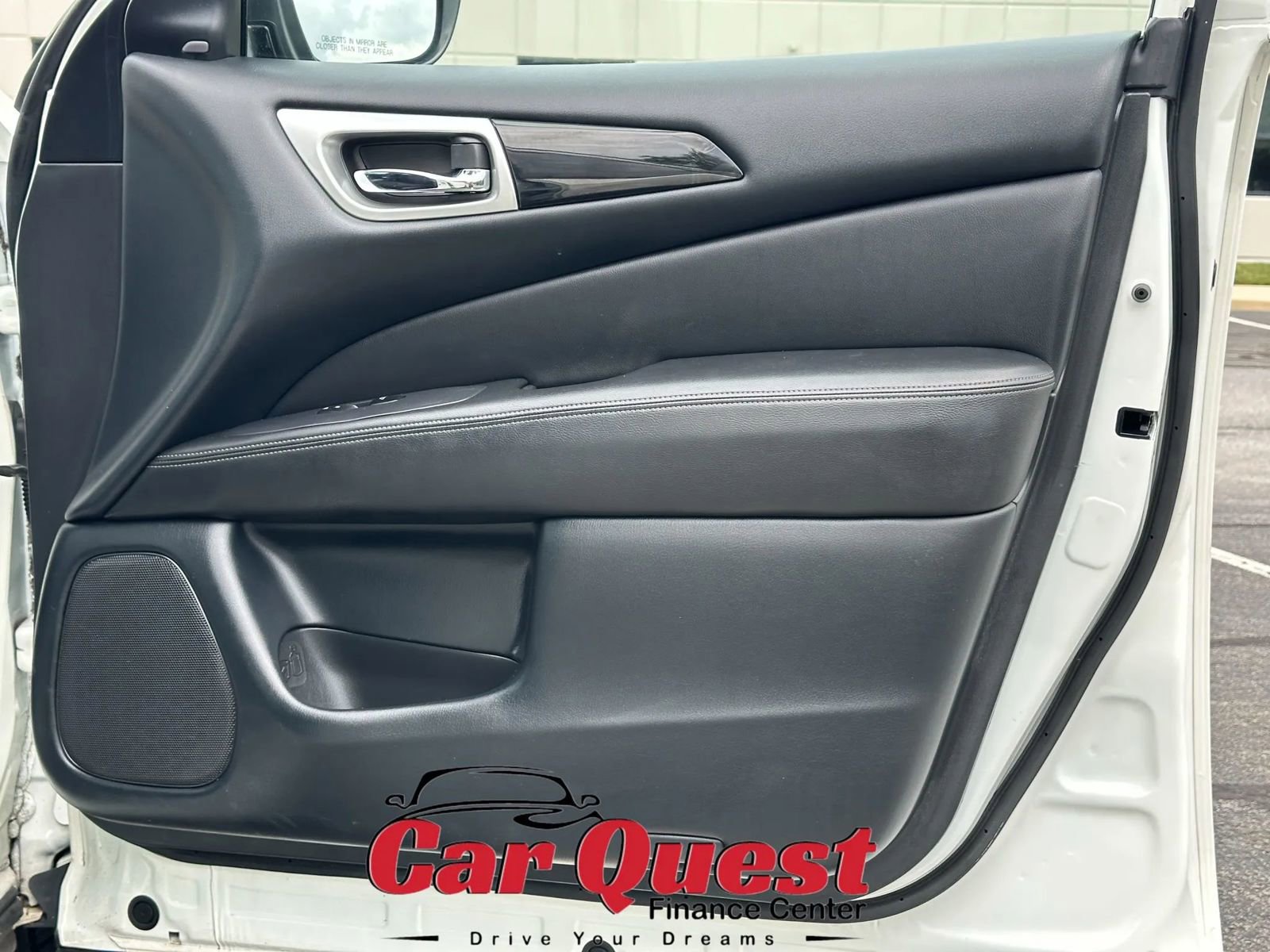 Used 2020 Nissan Pathfinder SV image 21