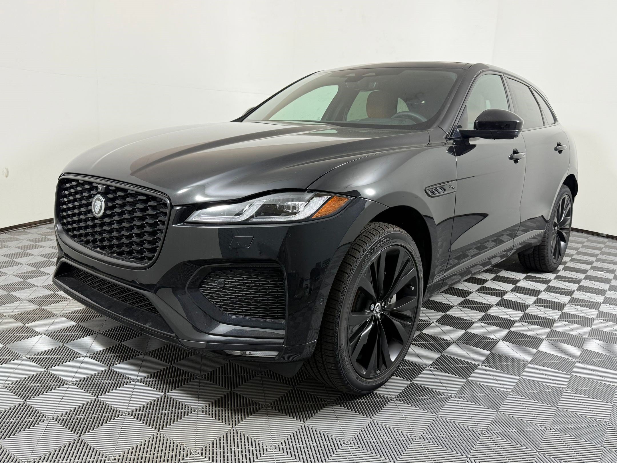New 2026 Jaguar F-PACE R-Dynamic S AWD/4WD image 1