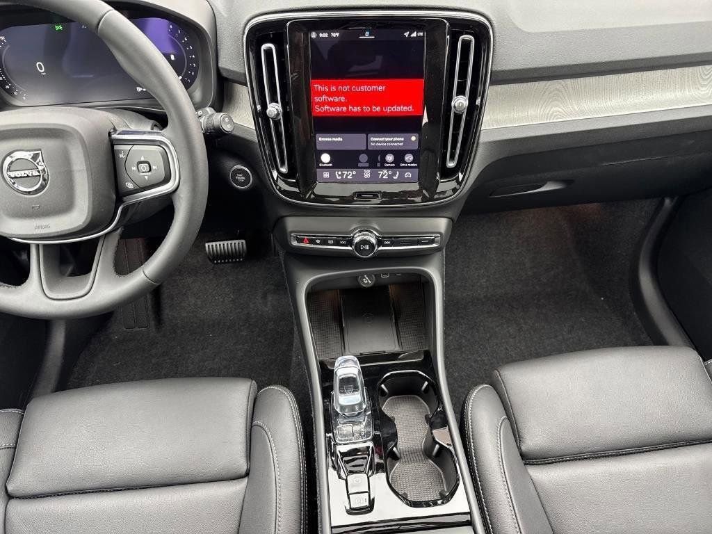 Used 2026 Volvo XC40 B5 Plus w/ Climate Package image 8