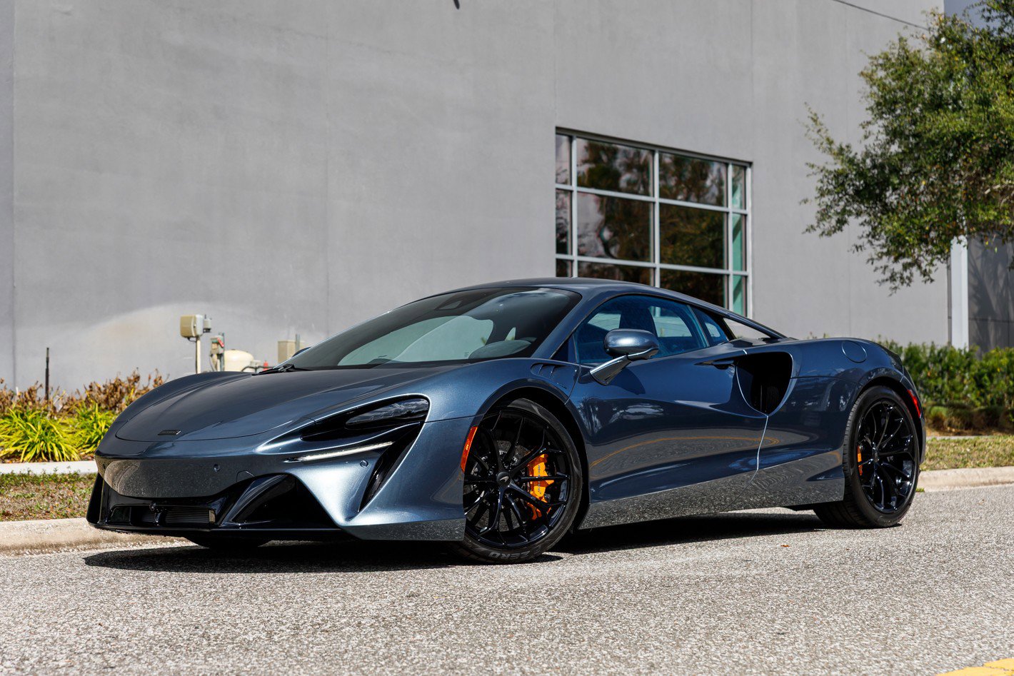 Used 2026 McLaren Artura RWD image 30