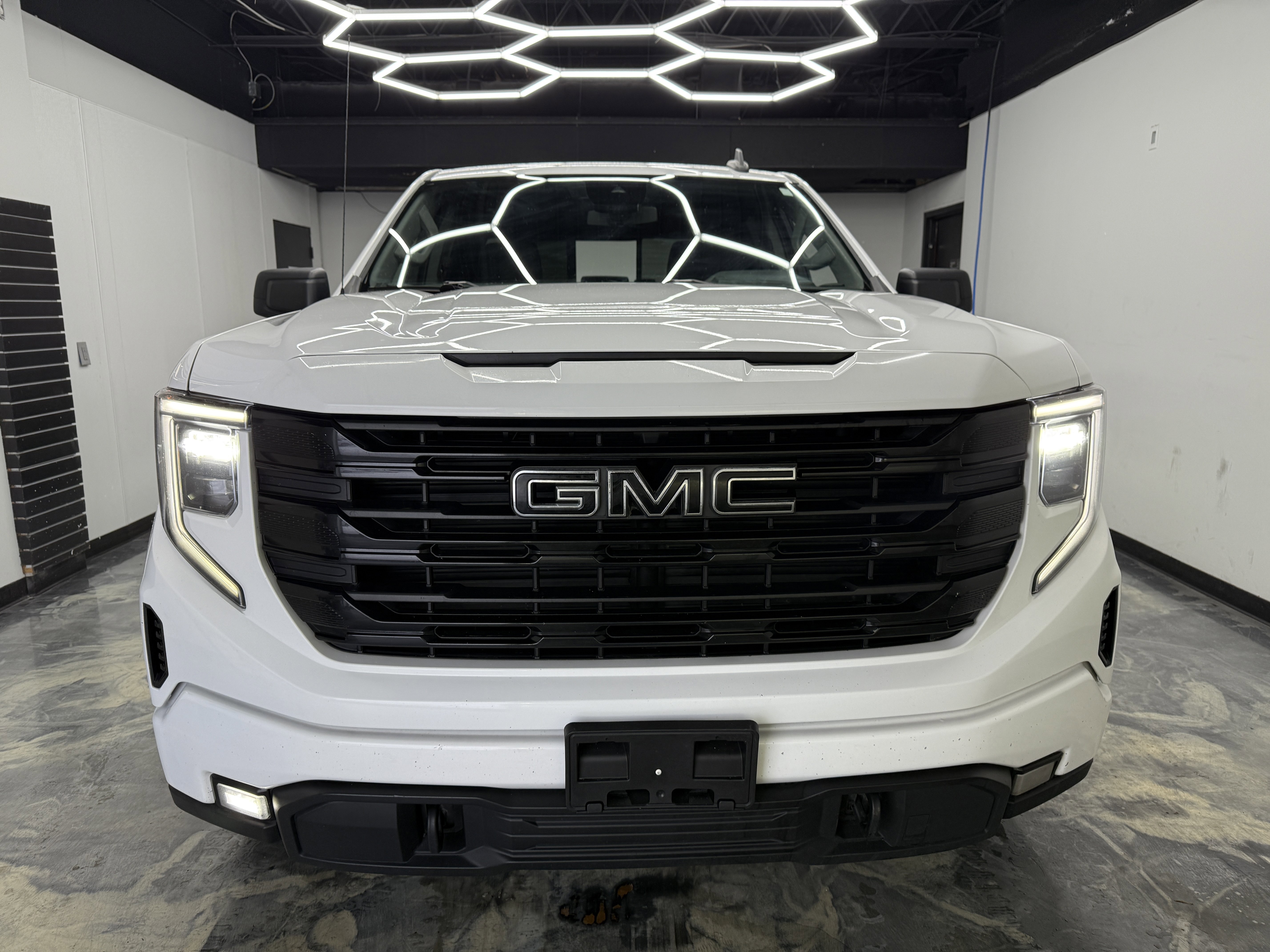 Used 2022 GMC Sierra 1500 Elevation w/ Preferred Package image 7