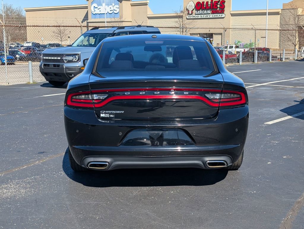 Used 2017 Dodge Charger SE w/ Travel & Safety Group image 8