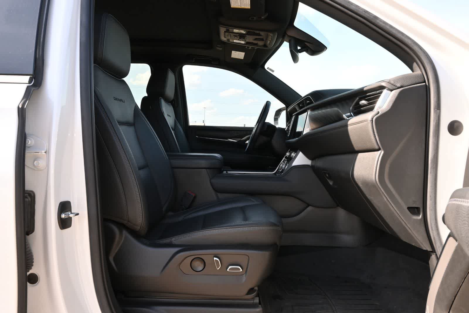 Used 2022 GMC Yukon Denali RWD image 23