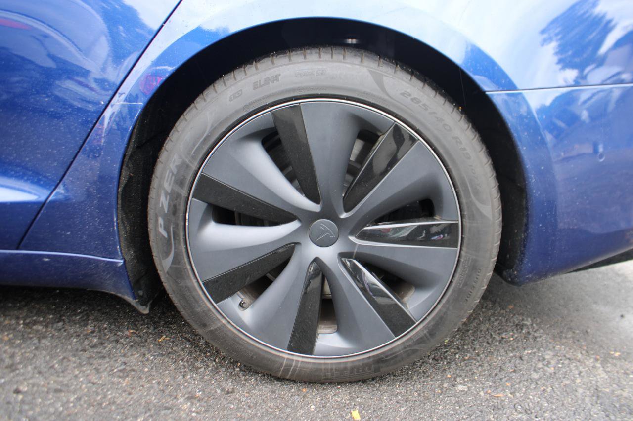 Used 2021 Tesla Model S Plaid image 9