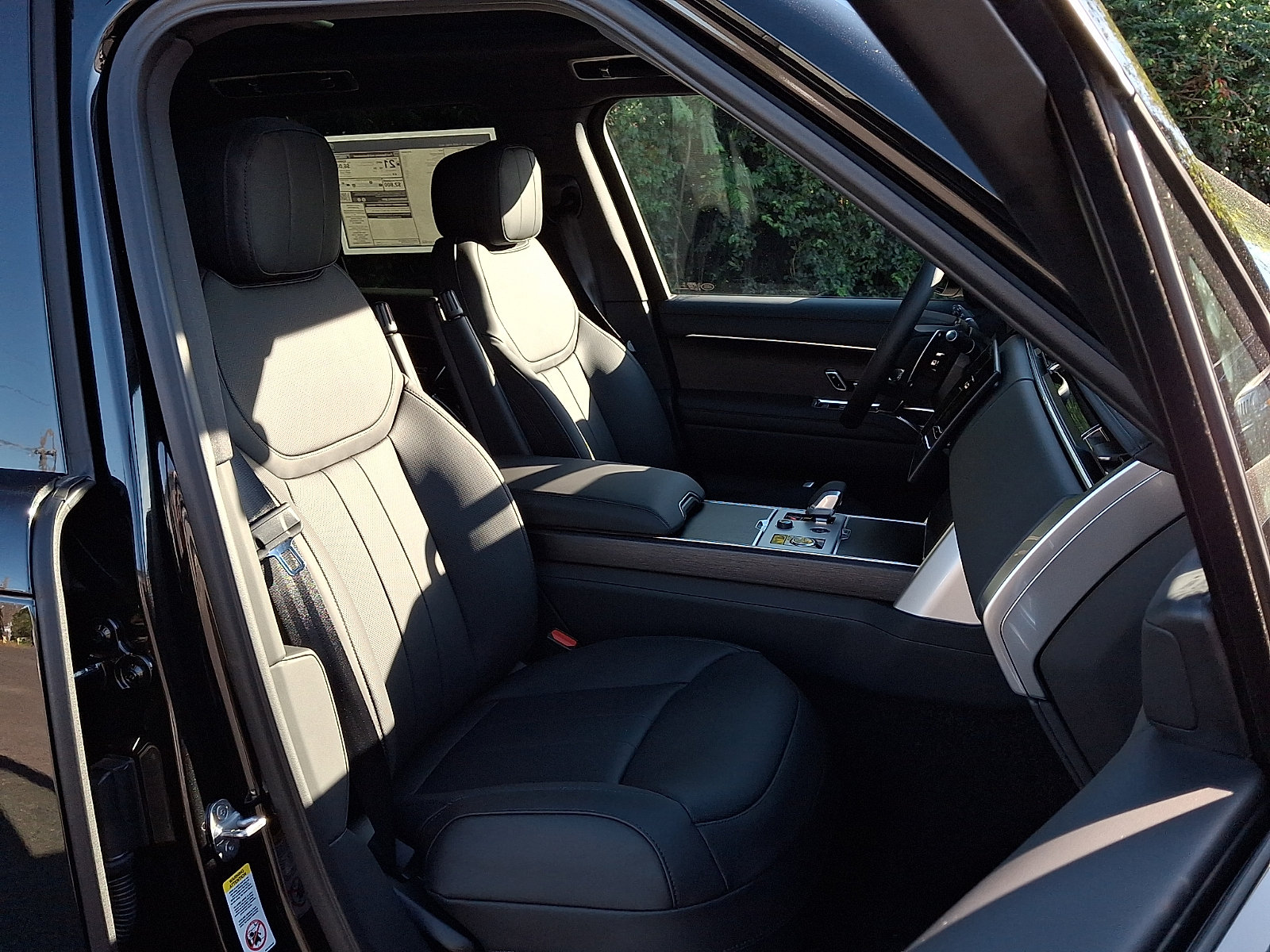 New 2027 Land Rover Range Rover SE AWD/4WD image 3