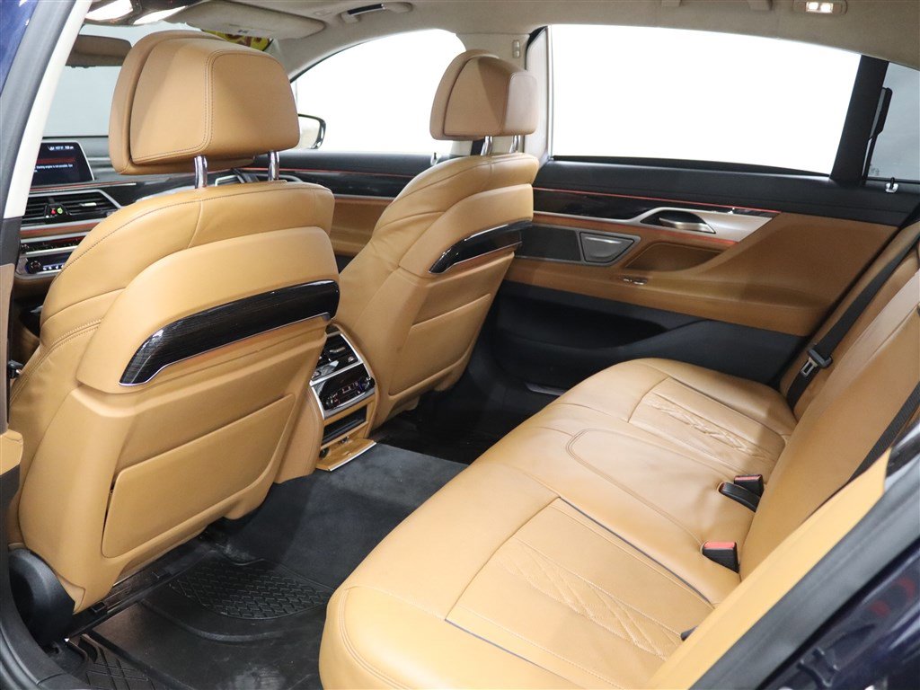 Used 2018 BMW 750Li xDrive w/ Executive Package AWD/4WD image 13