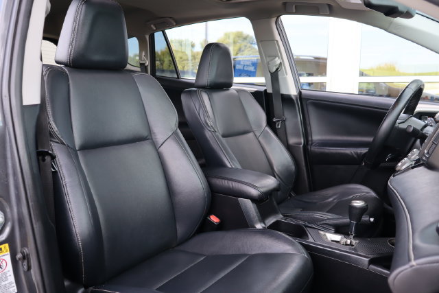 Used 2014 Toyota RAV4 Limited w/ Technology Package AWD/4WD image 37