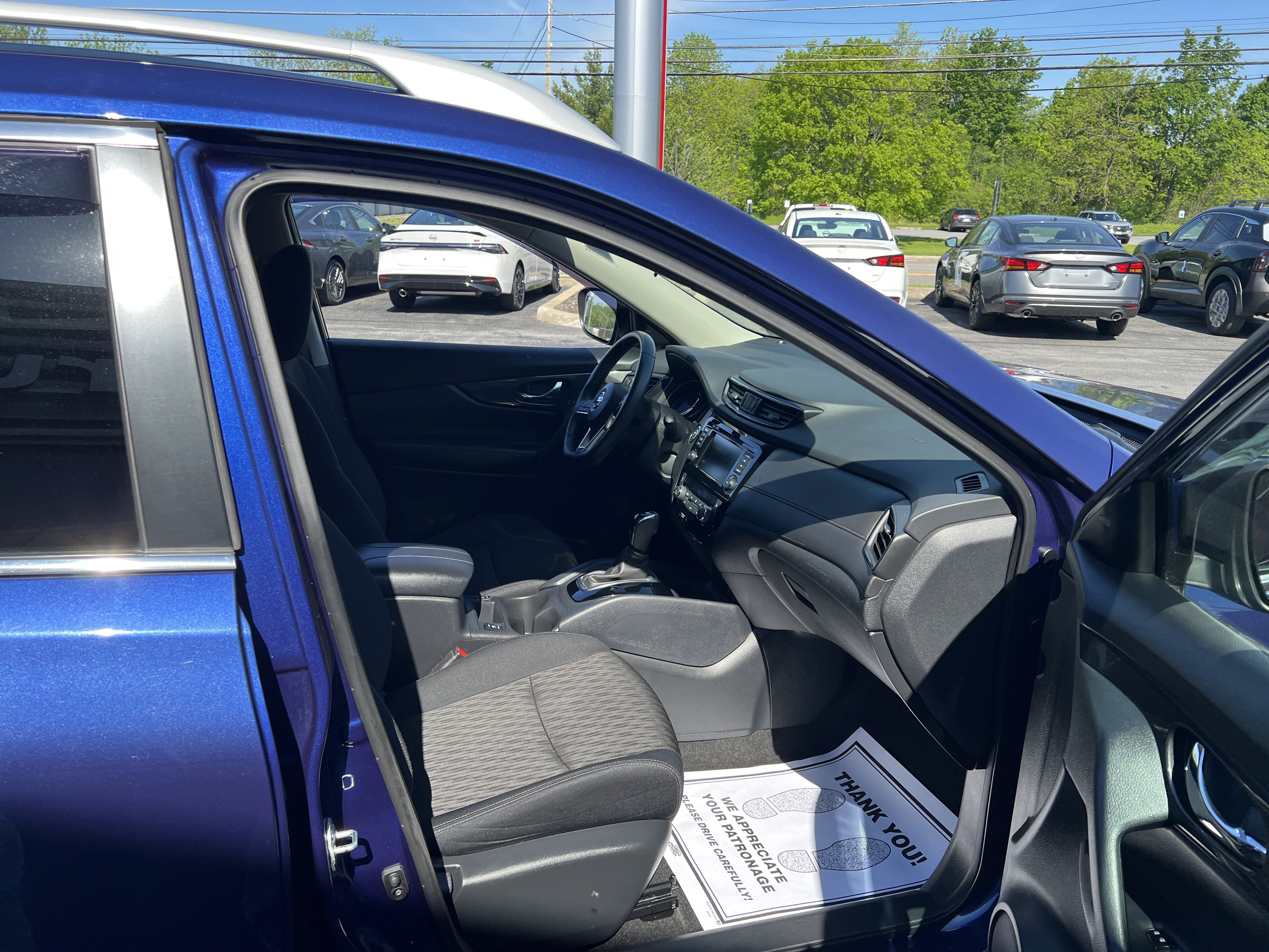 Used 2018 Nissan Rogue SV AWD/4WD image 11