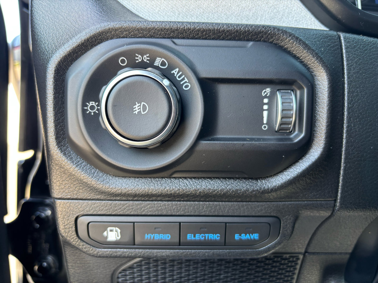 Used 2024 Jeep Wrangler Unlimited AWD/4WD image 16