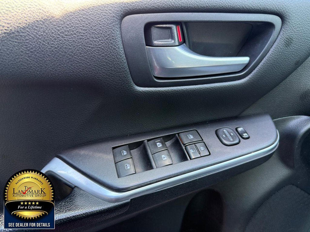 Used 2015 Toyota Camry SE w/ Moonroof Package FWD image 8
