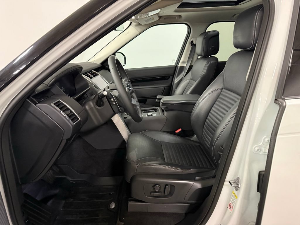 Used 2024 Land Rover Discovery S AWD/4WD image 9