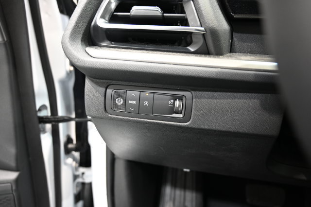 New 2027 Chevrolet Traverse LT w/ Midnight/Sport Edition FWD image 26