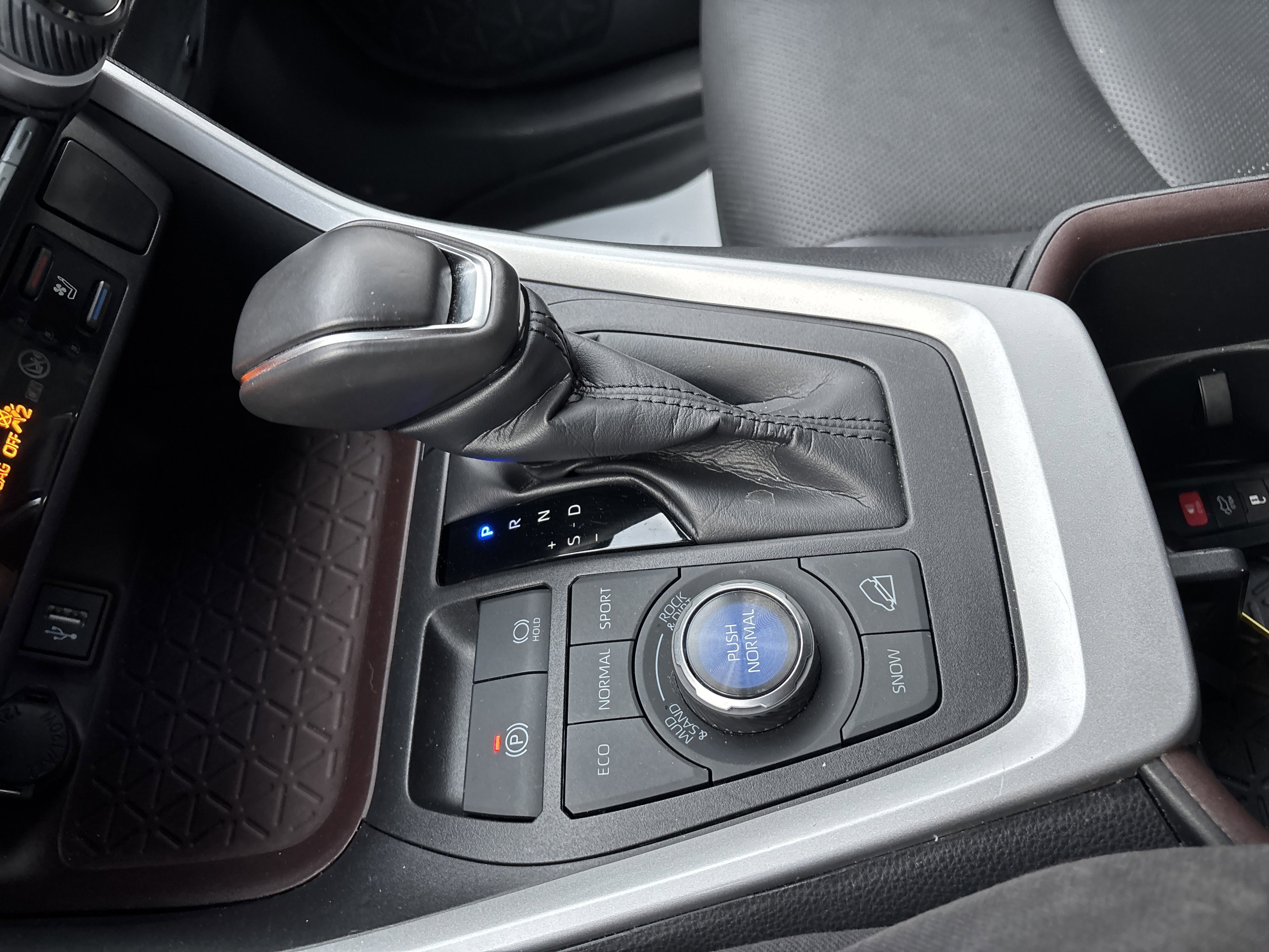 Used 2024 Toyota RAV4 Limited image 24