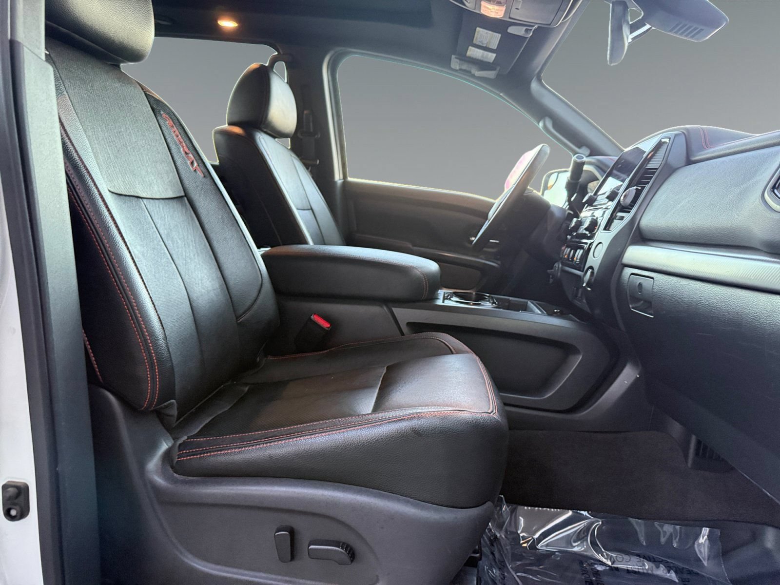 Used 2021 Nissan Titan PRO-4X w/ Pro-4x Convenience Package AWD/4WD image 21