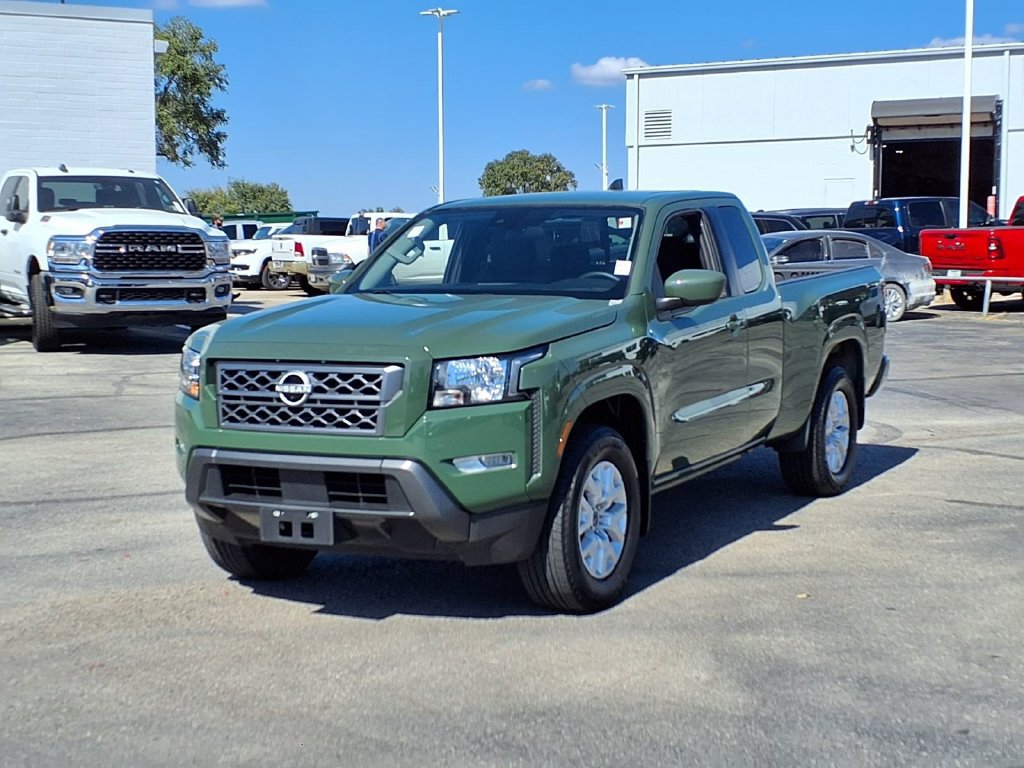 Used 2023 Nissan Frontier SV w/ SV Convenience Package RWD image 2