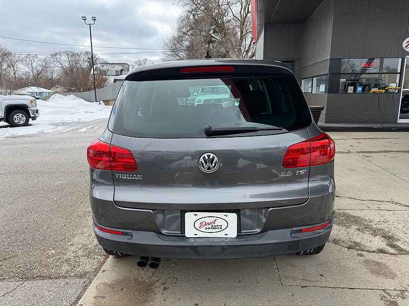Used 2012 Volkswagen Tiguan SE image 3
