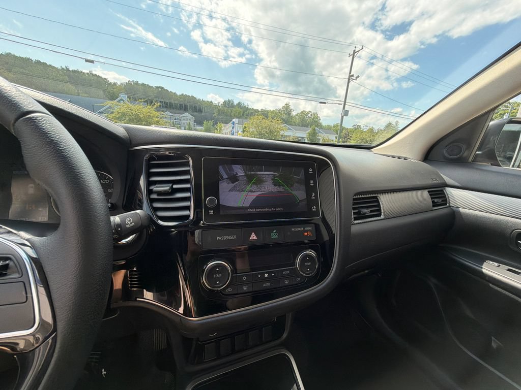 Used 2018 Mitsubishi Outlander SE AWD/4WD image 17