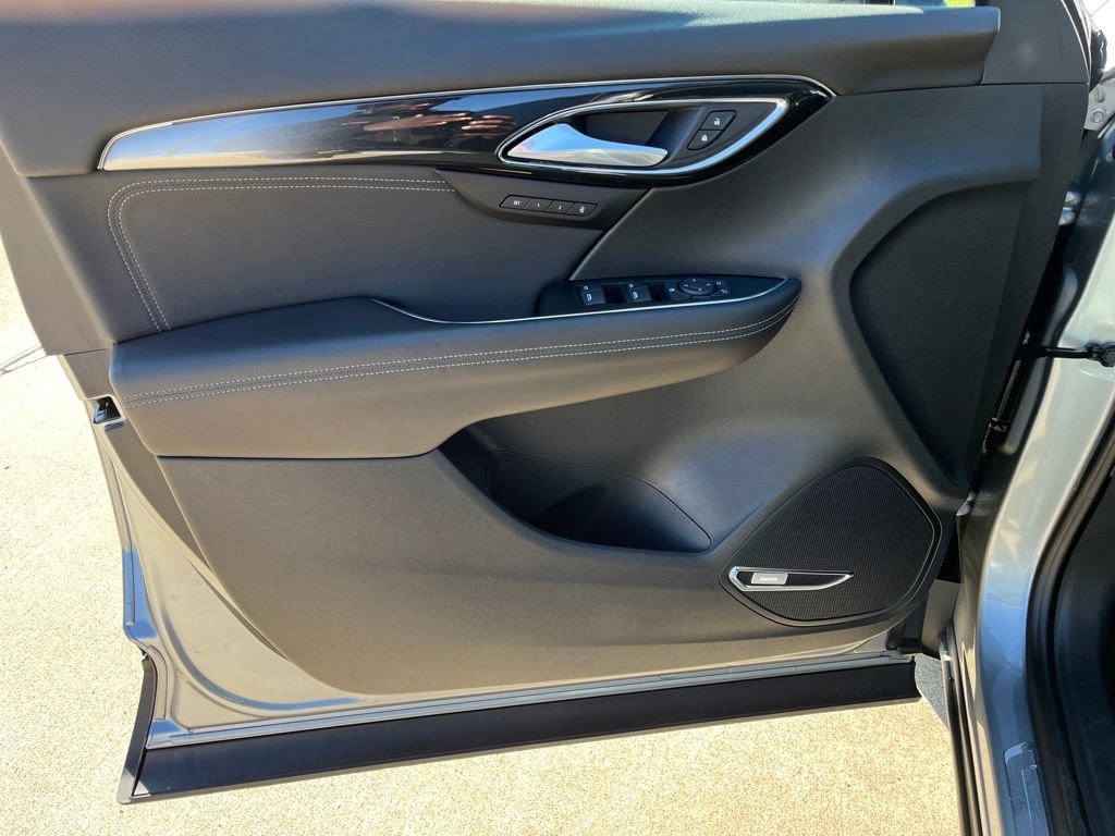 Used 2025 Buick Envision Preferred image 11