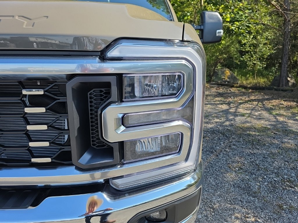 New 2027 Ford F350 XLT w/ XLT Premium Package AWD/4WD image 3