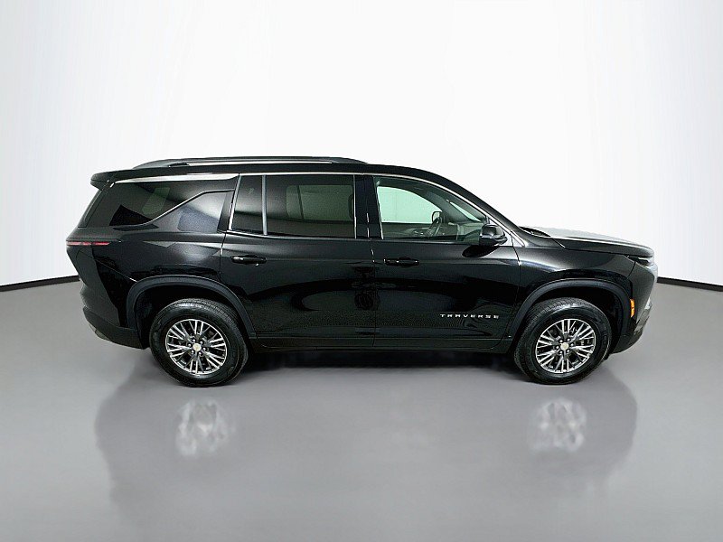 Used 2025 Chevrolet Traverse LT AWD/4WD image 8