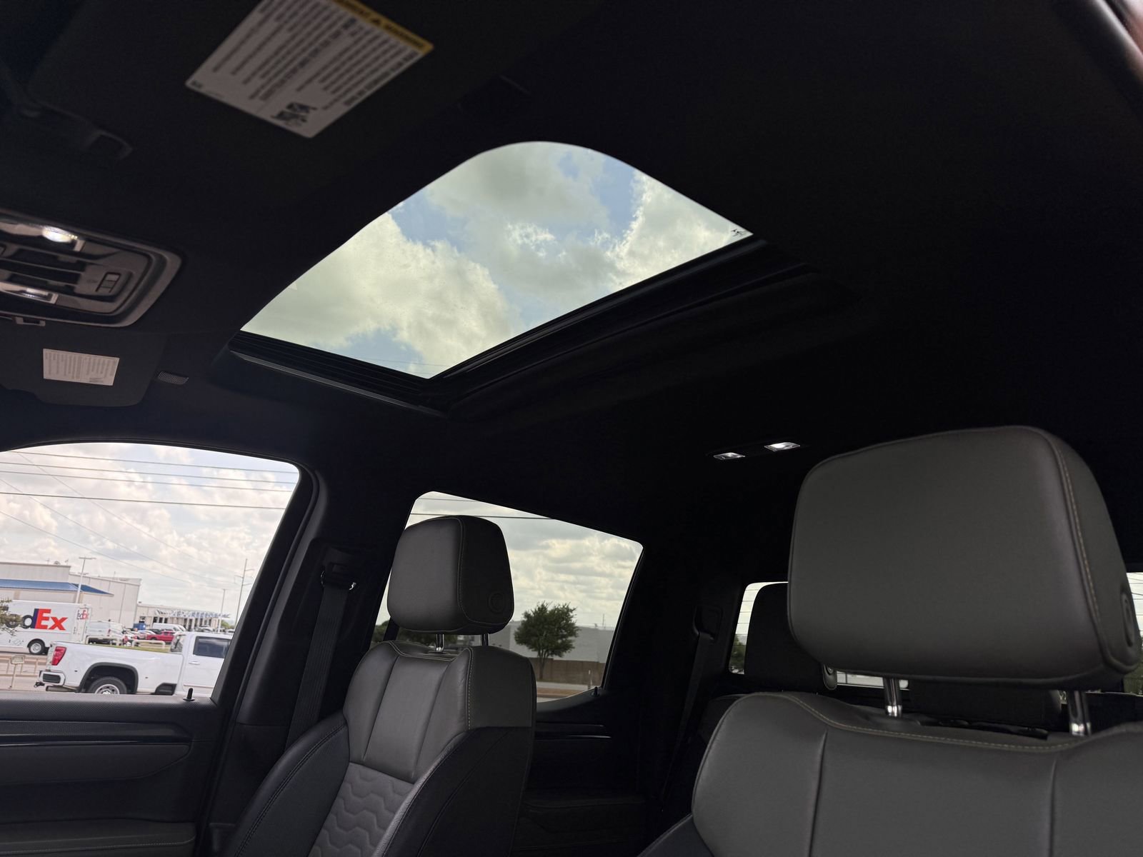 Used 2022 Chevrolet Silverado 1500 ZR2 w/ Technology Package image 28