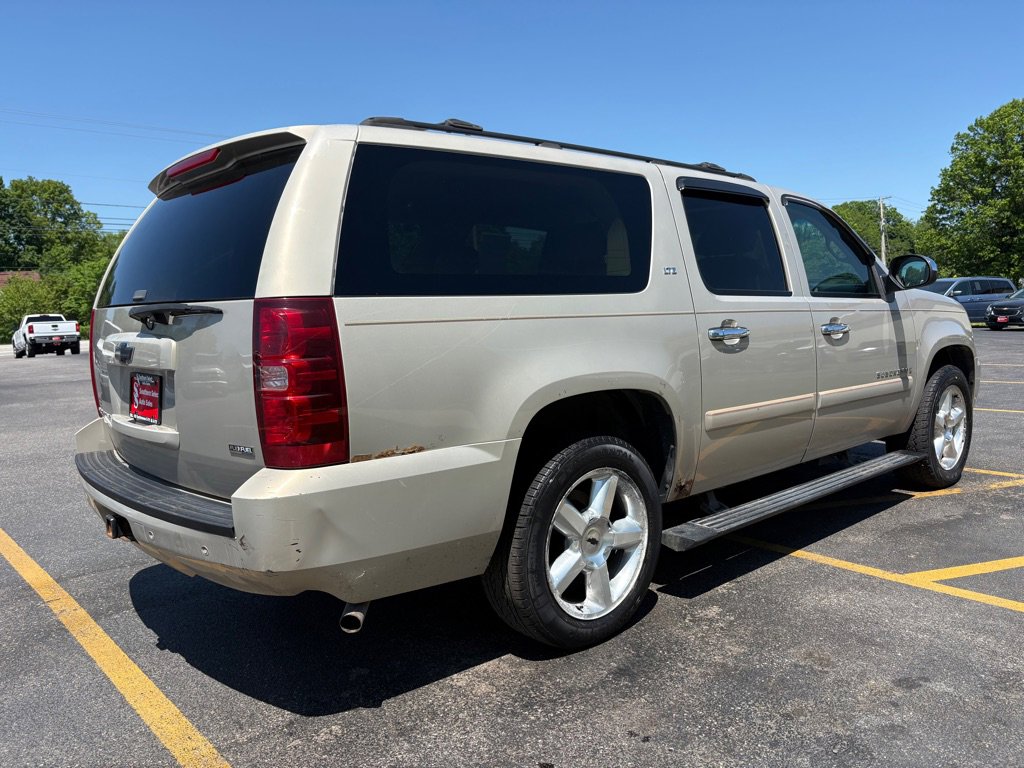 Used 2007 Chevrolet Suburban LTZ w/ LTZ Preferred Equipment Group AWD/4WD image 6
