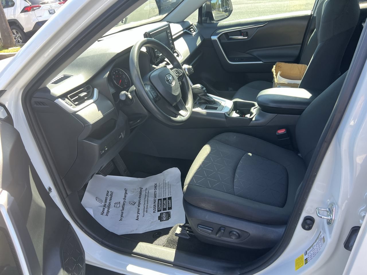 Used 2021 Toyota RAV4 XLE w/ Convenience Package FWD image 16