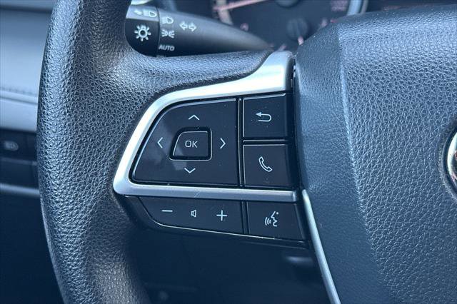 Certified 2023 Toyota Highlander L image 27