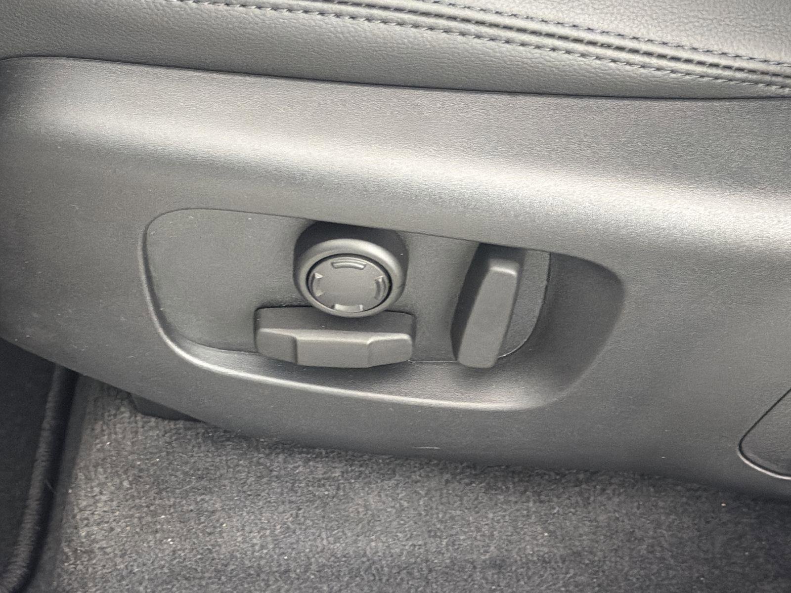 New 2026 Land Rover Range Rover Velar S image 24