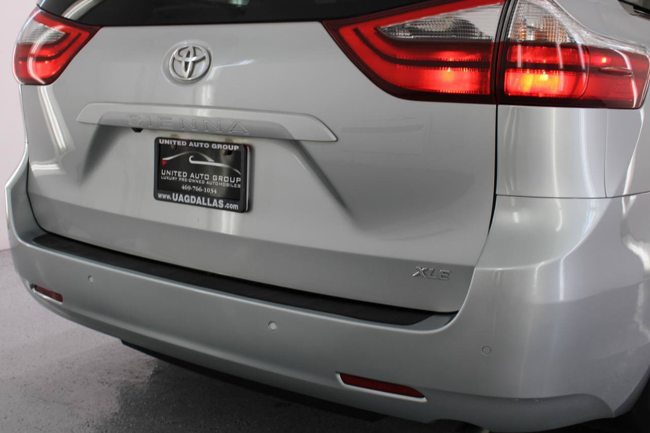 Used 2020 Toyota Sienna XLE Premium FWD image 18