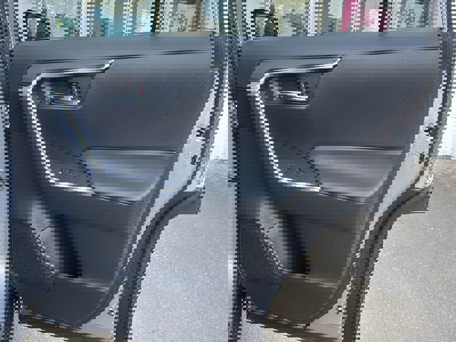 Used 2022 Toyota RAV4 SE w/ Weather & Moonroof Package image 21