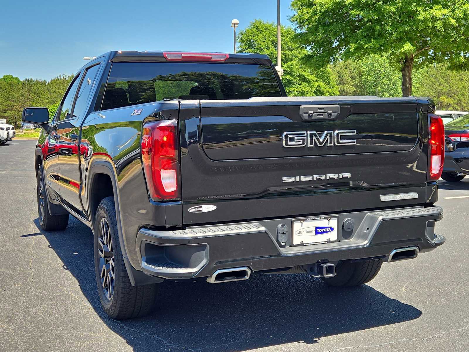 Used 2022 GMC Sierra 1500 Elevation w/ LPO, Elevation Black Package AWD/4WD image 9