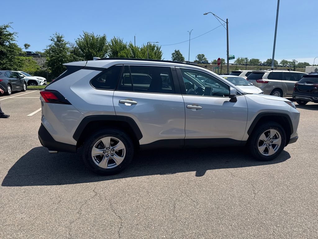 Used 2025 Toyota RAV4 XLE AWD/4WD image 9