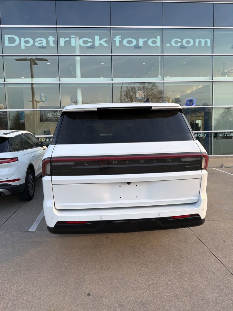 Used 2025 Lincoln Navigator L Reserve image 6