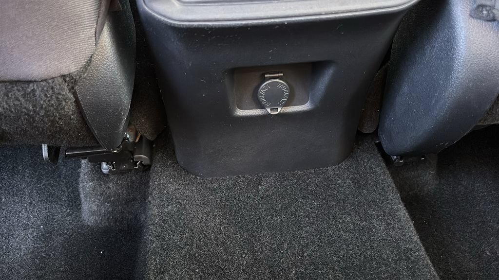 Used 2025 Toyota RAV4 LE AWD/4WD image 9