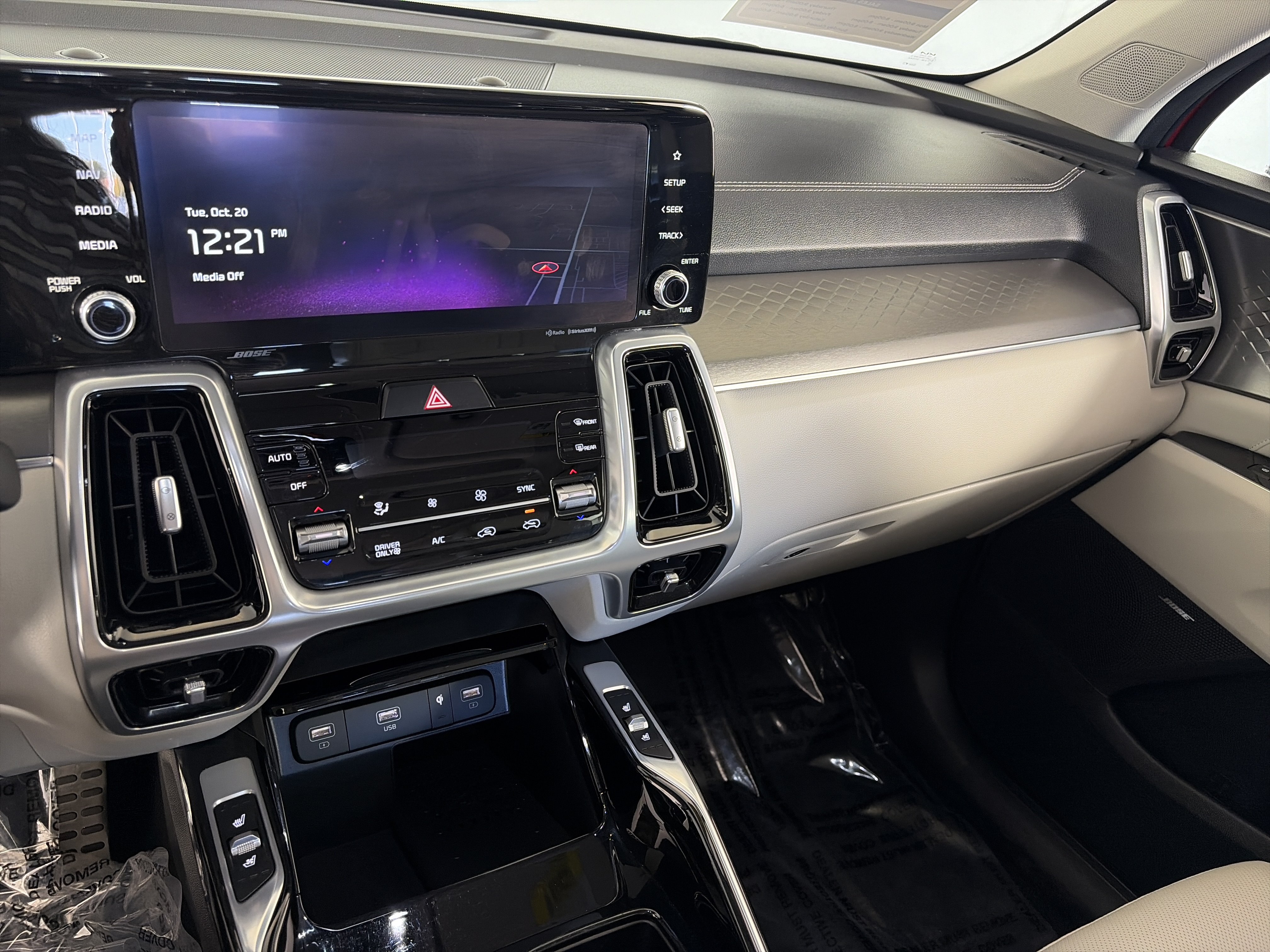 Certified 2023 Kia Sorento SX Prestige w/ Panoramic Sunroof Package AWD/4WD image 4