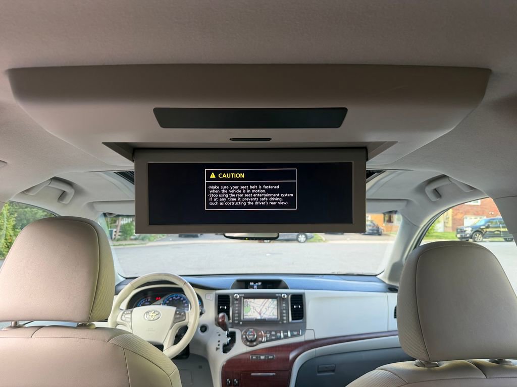 Used 2011 Toyota Sienna XLE w/ Premium Pkg AWD/4WD image 30