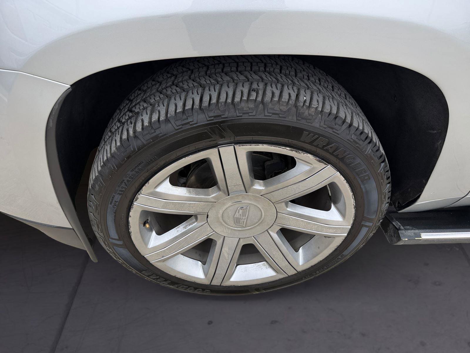 Used 2020 Cadillac Escalade Premium Luxury image 14