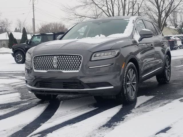 Used 2022 Lincoln Nautilus AWD image 2