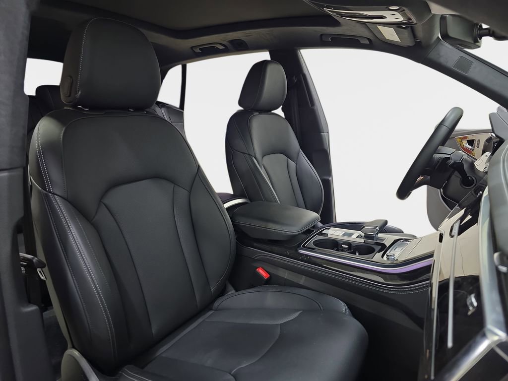 Used 2025 Audi Q8 Prestige w/ Prestige Package image 12