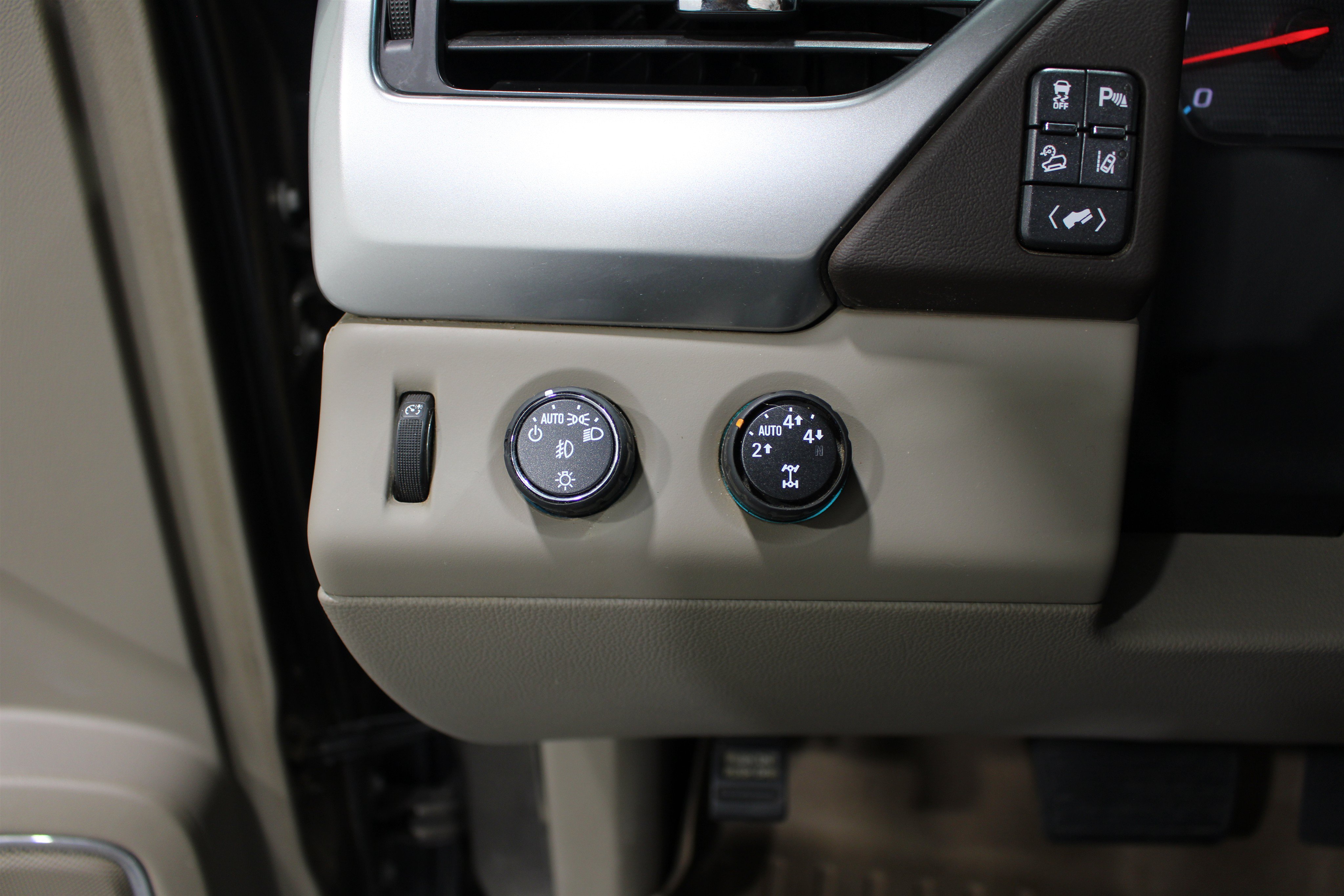 Used 2015 Chevrolet Suburban LT AWD/4WD image 10