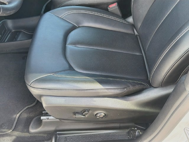 Used 2025 Chrysler Pacifica Select FWD image 20